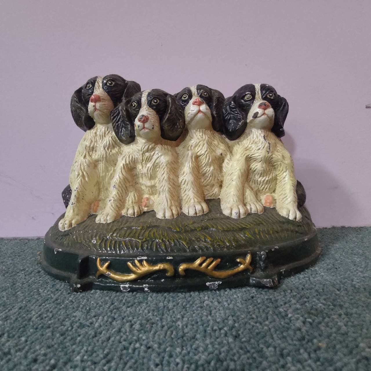 Cast-iron and painted wall dogs 鑄鐵彩繪壁掛犬飾